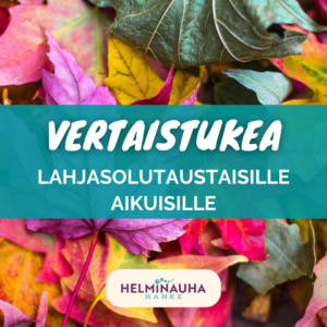 Eri värisiä syksyn lehtiä taustalla, Helminauha-hankkeen logo. Vertaistueka lahjasolutaustaisille aikuisille