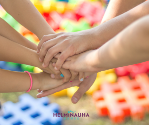 kädet yhdessä, Helminauha-hankkeen logo