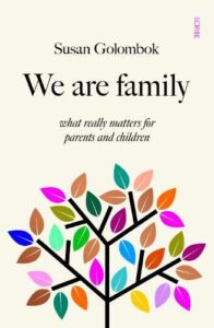 Kirjan kansi, värikäs piirrety puu. We are Family, Golombok.